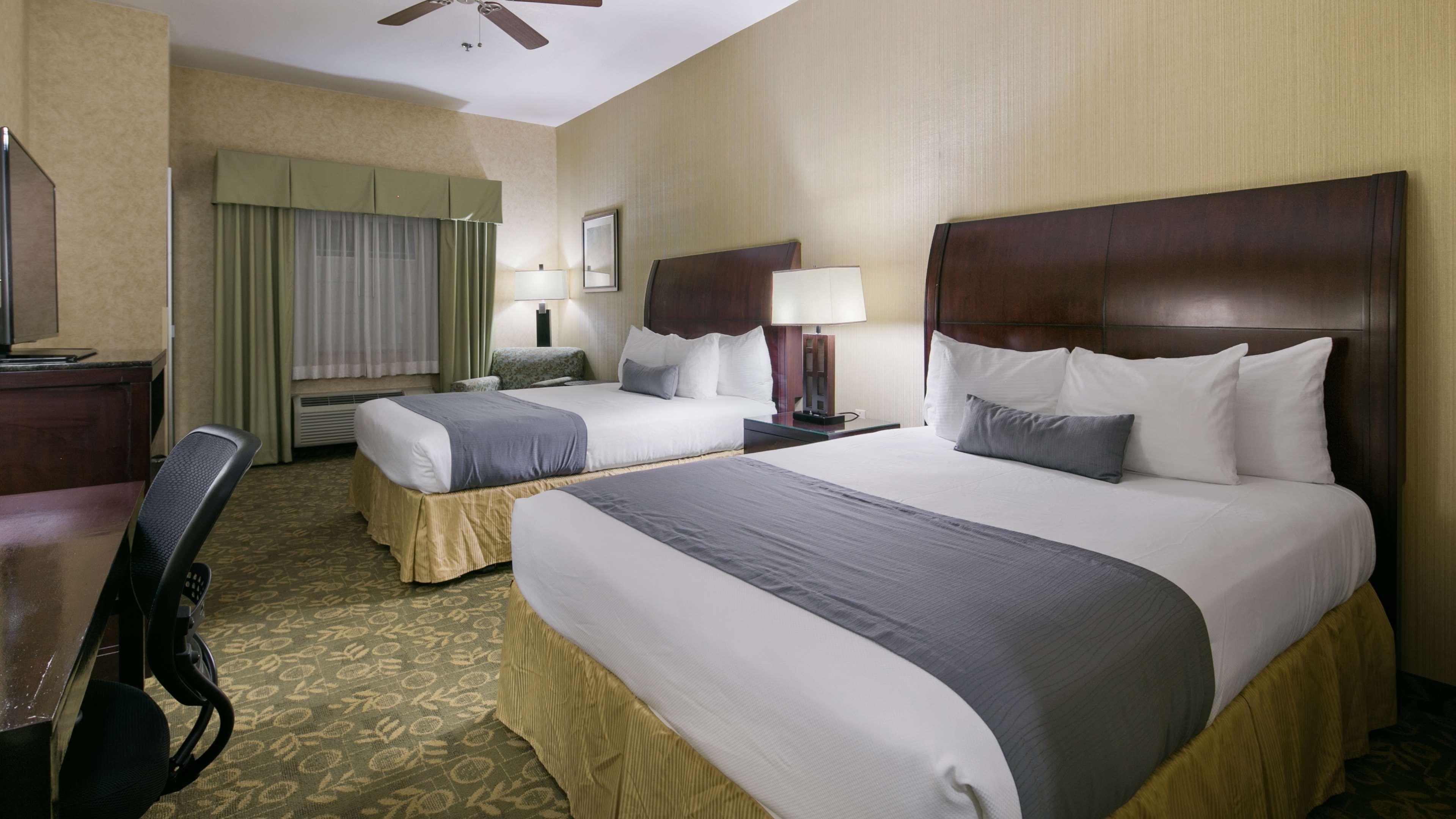Best Western Plus Wasco Inn & Suites Buitenkant foto