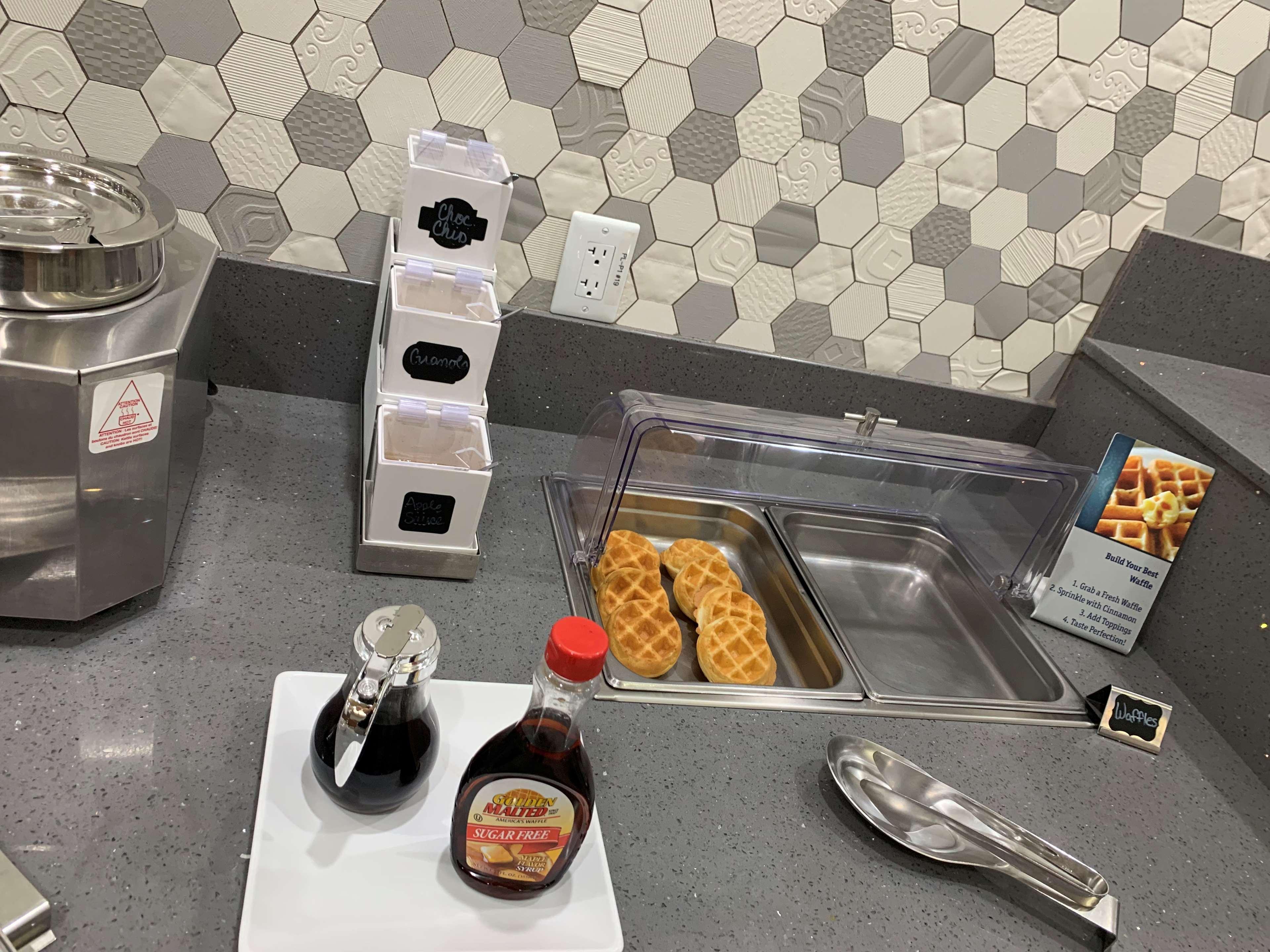 Best Western Plus Wasco Inn & Suites Buitenkant foto