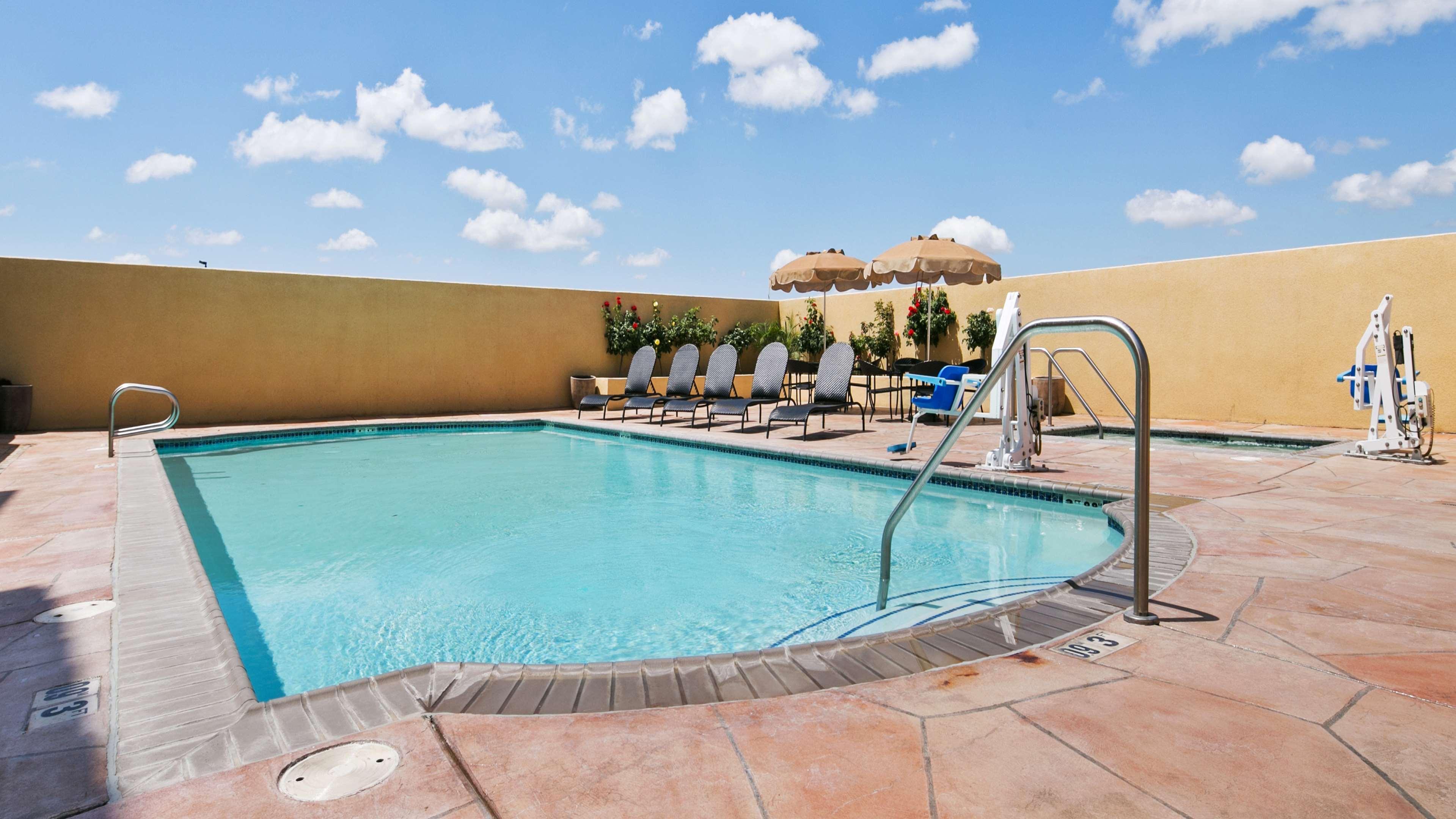 Best Western Plus Wasco Inn & Suites Buitenkant foto