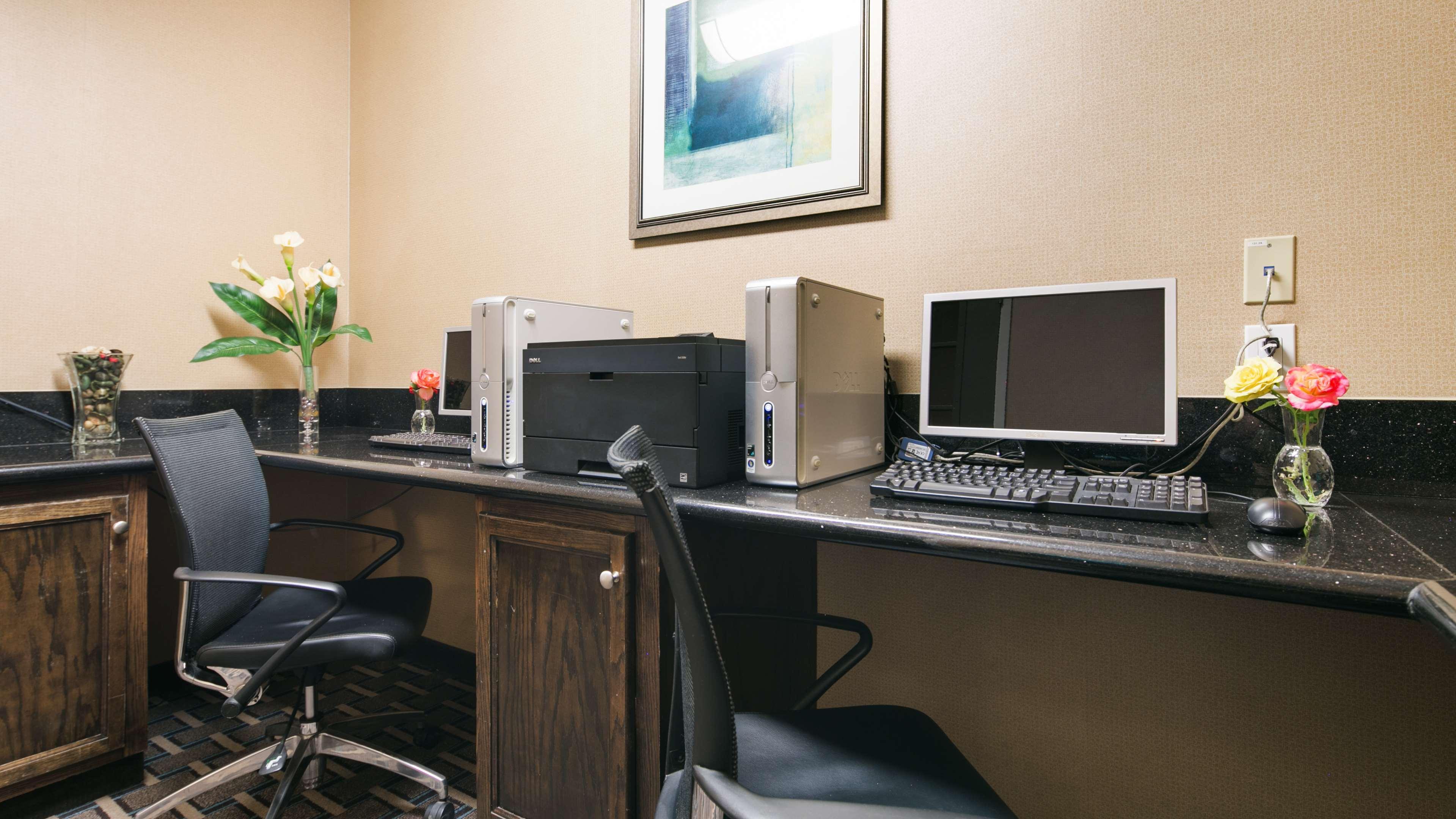Best Western Plus Wasco Inn & Suites Buitenkant foto