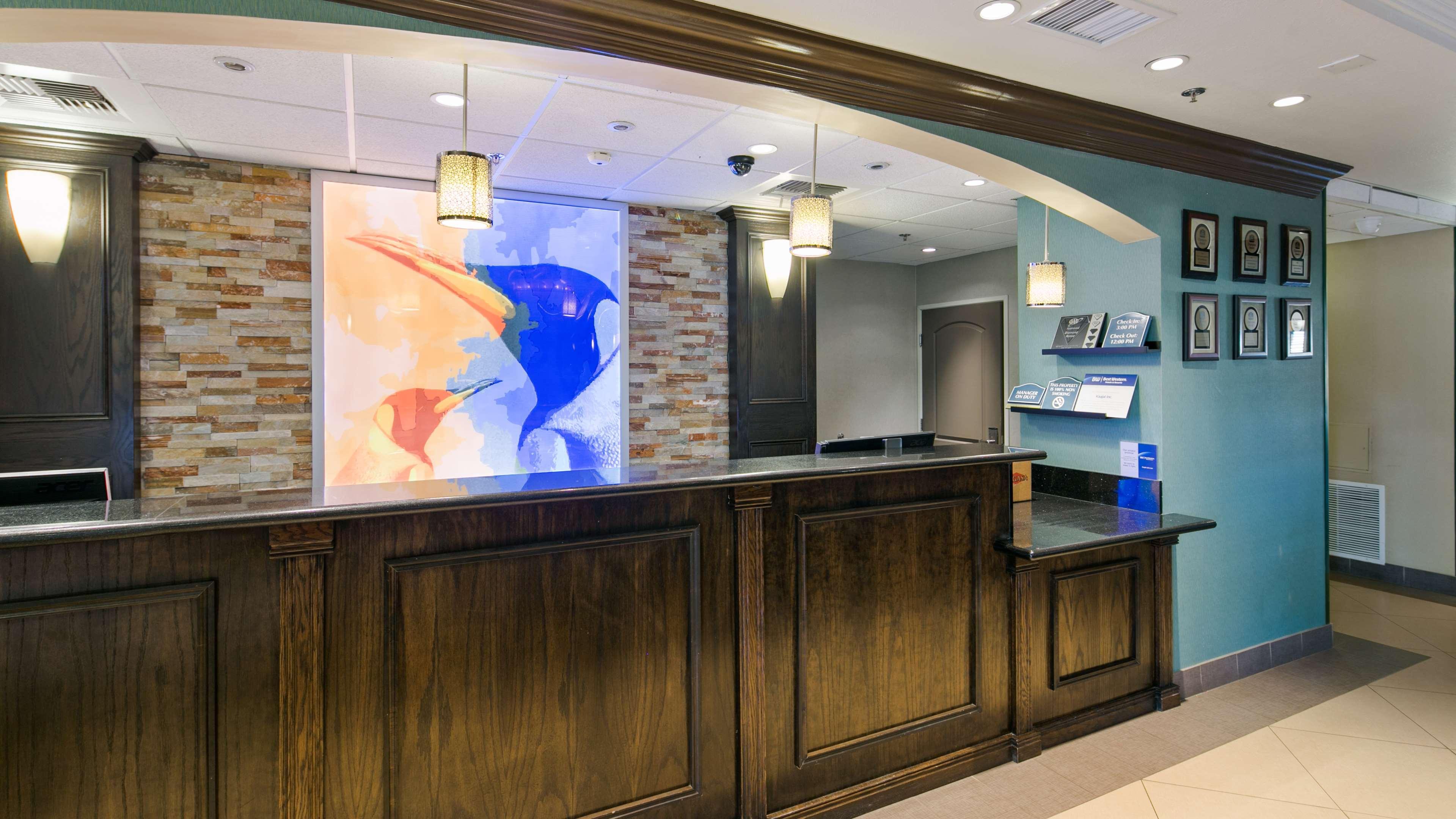 Best Western Plus Wasco Inn & Suites Buitenkant foto