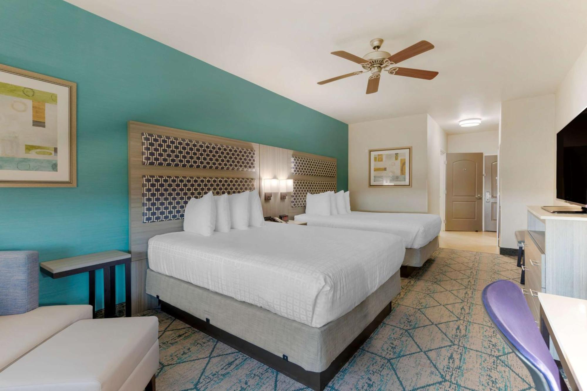 Best Western Plus Wasco Inn & Suites Buitenkant foto