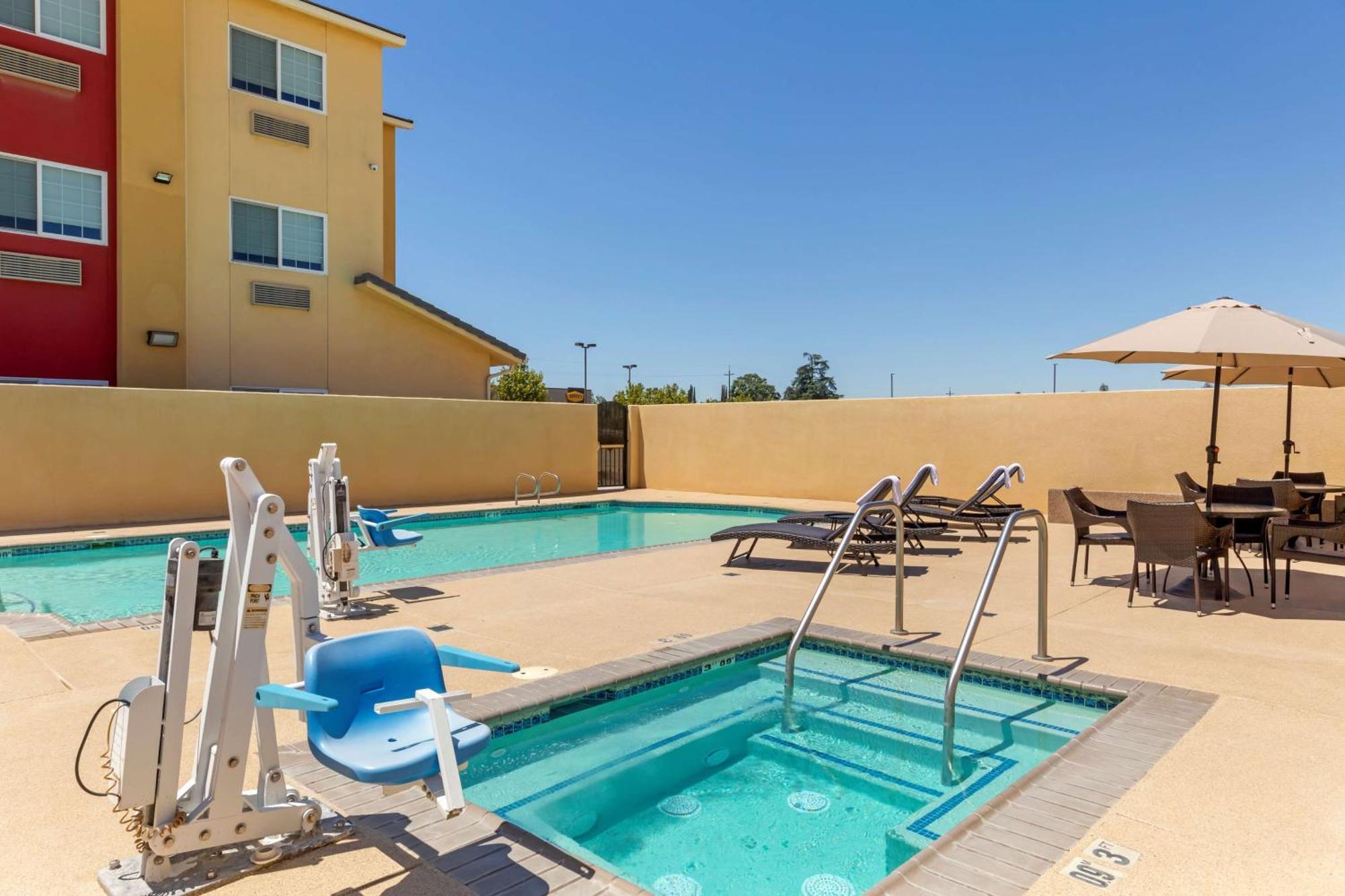 Best Western Plus Wasco Inn & Suites Buitenkant foto