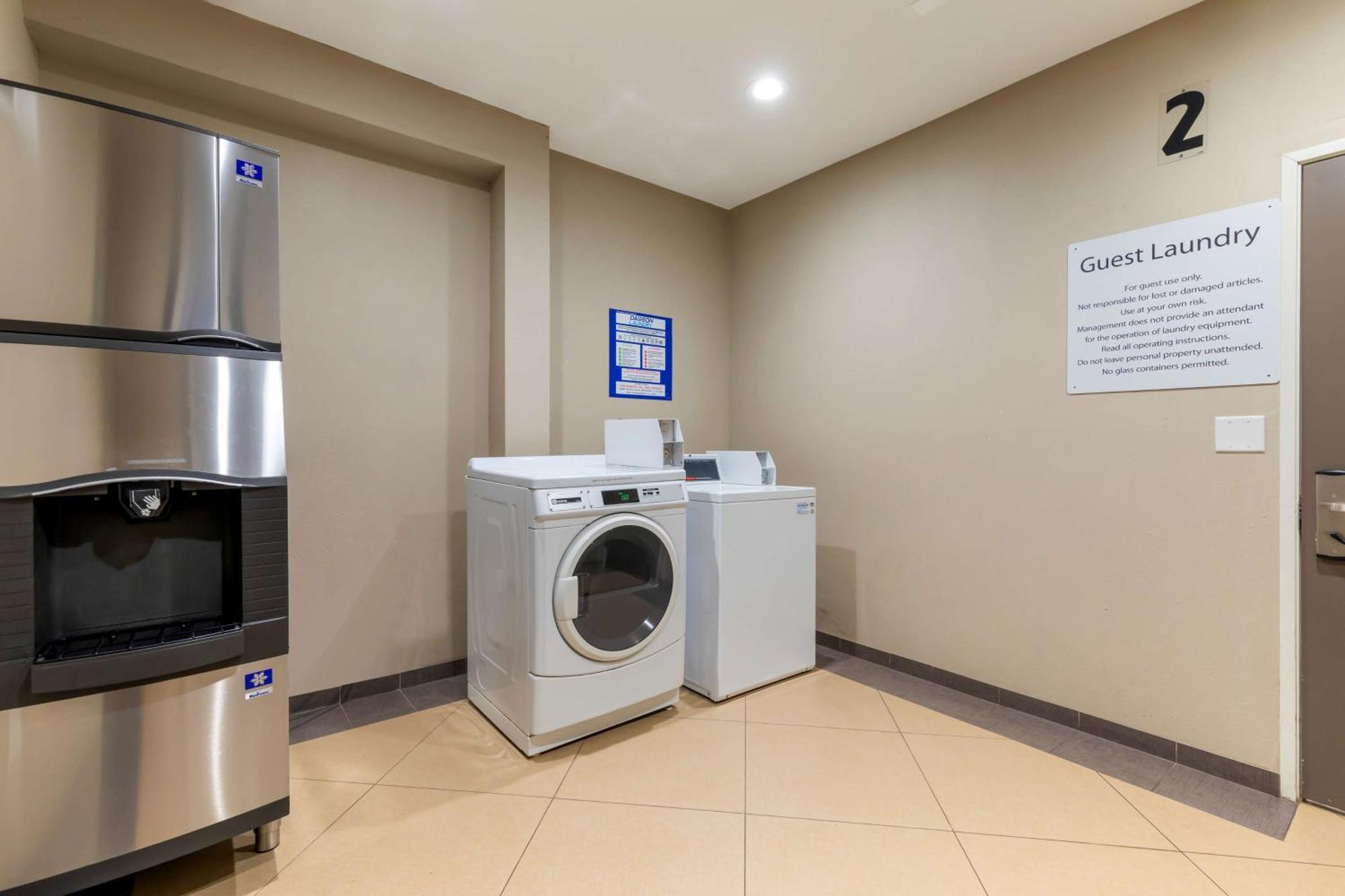 Best Western Plus Wasco Inn & Suites Buitenkant foto