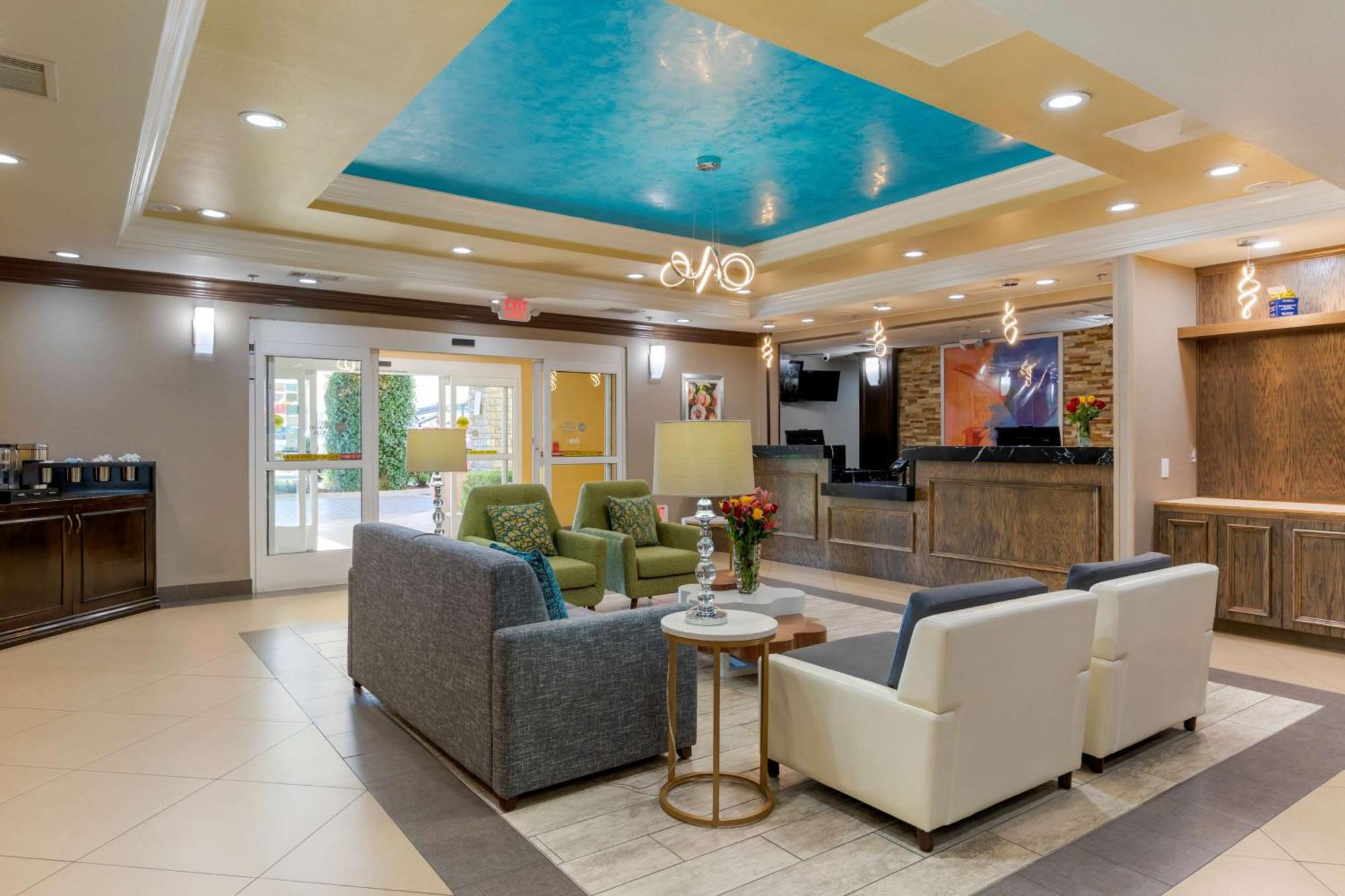Best Western Plus Wasco Inn & Suites Buitenkant foto