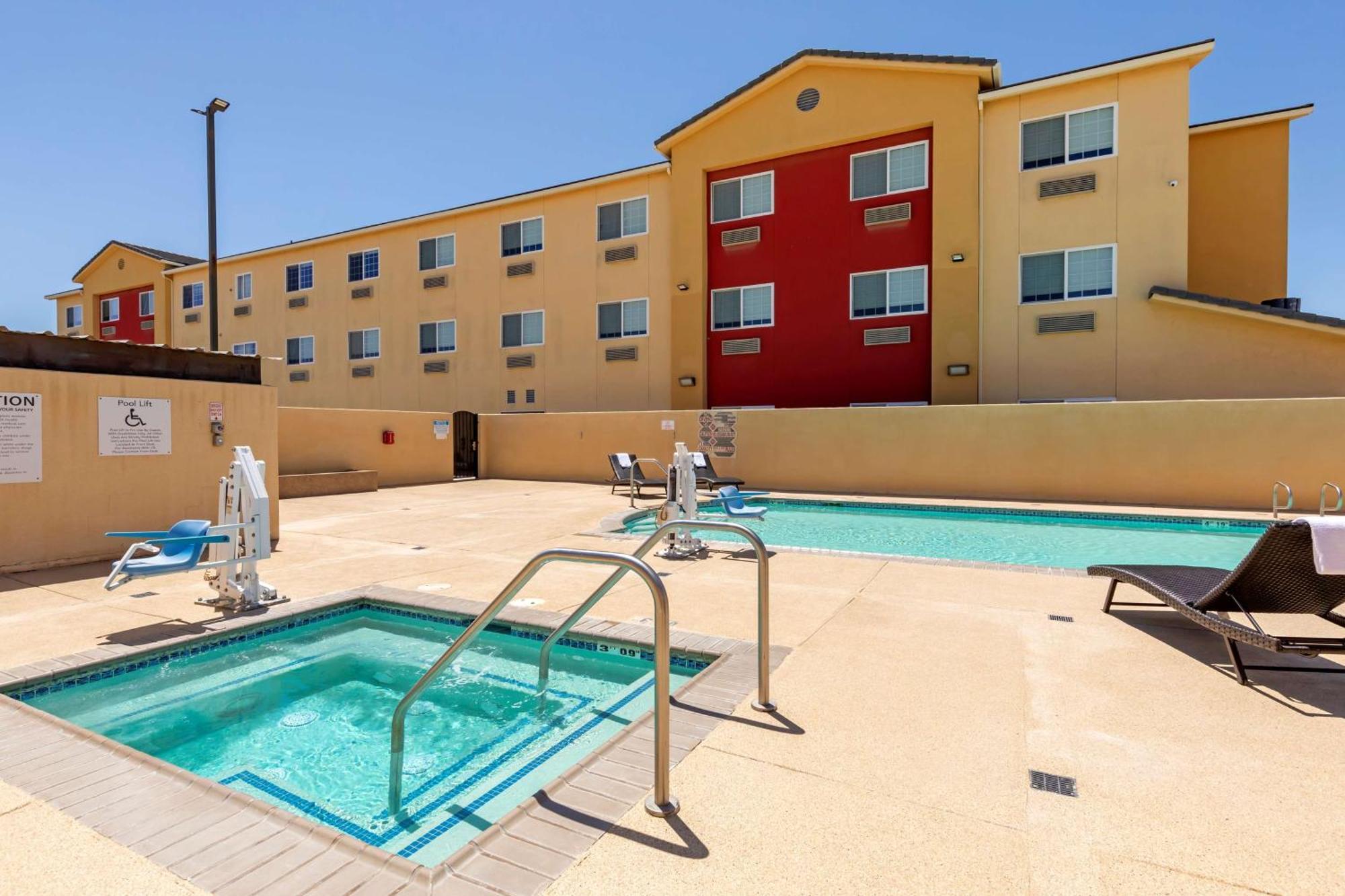 Best Western Plus Wasco Inn & Suites Buitenkant foto